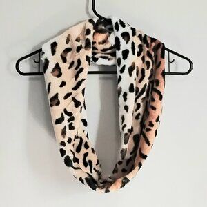 3/$25 Beautiful 42" Super Soft Tiger/Cheetah Print Wrap NWOT!!